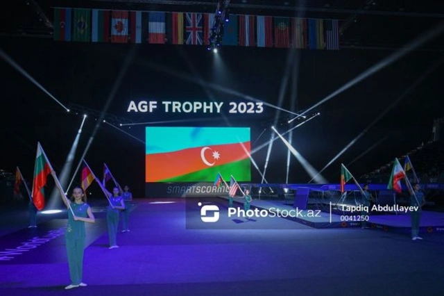 Первый соревновательный день Кубка мира по прыжкам на батуте в Баку - ФОТО